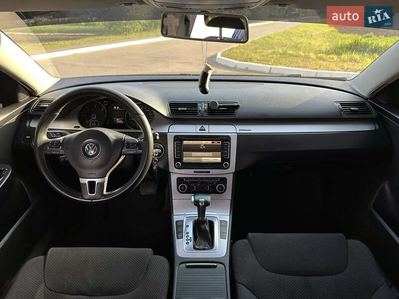 Седан Volkswagen Passat 2010 в Ромнах