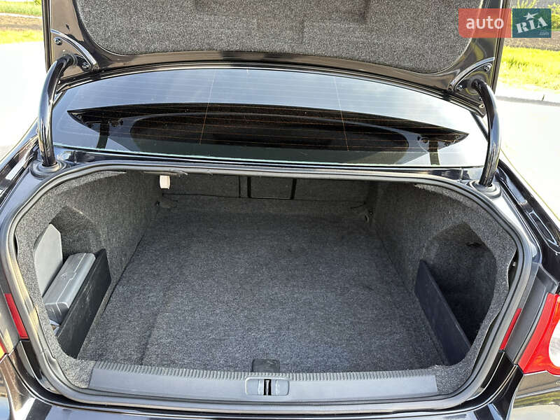 Седан Volkswagen Passat 2010 в Ромнах