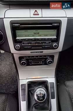 Універсал Volkswagen Passat 2010 в 