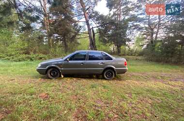 Седан Volkswagen Passat 1994 в Рівному