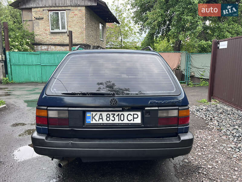 Универсал Volkswagen Passat 1990 в Киеве
