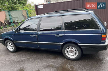 Універсал Volkswagen Passat 1990 в 