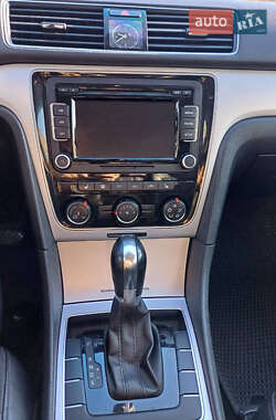 Седан Volkswagen Passat 2012 в 