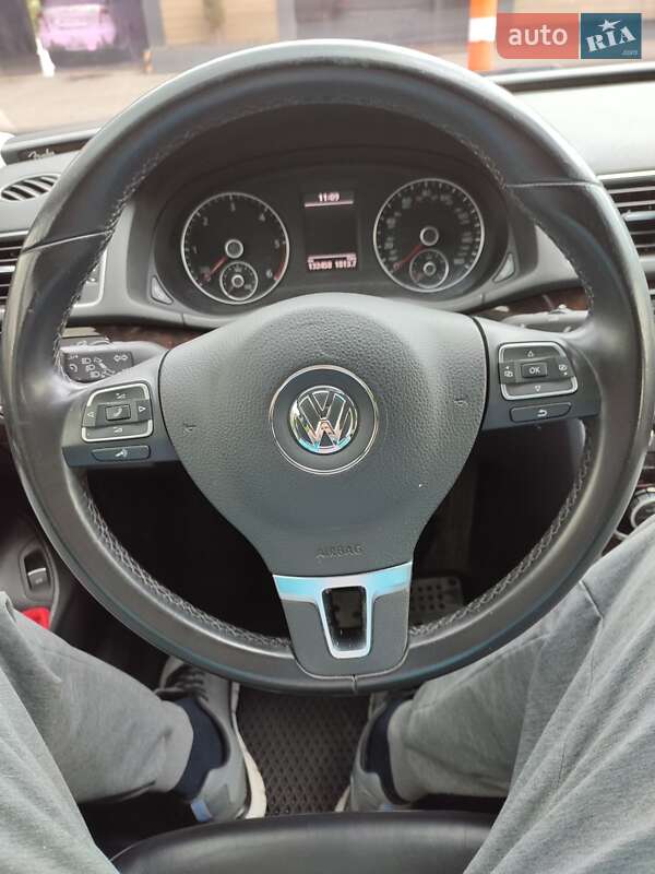 Седан Volkswagen Passat 2014 в Киеве