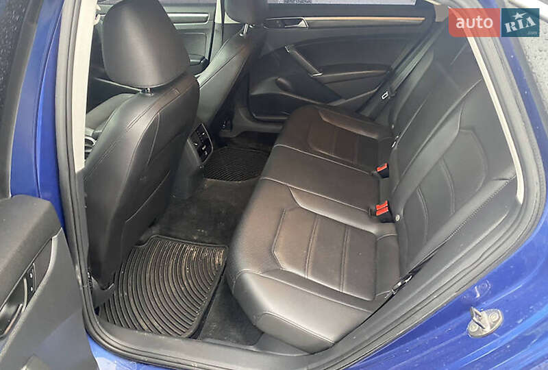 Седан Volkswagen Passat 2017 в Ивано-Франковске