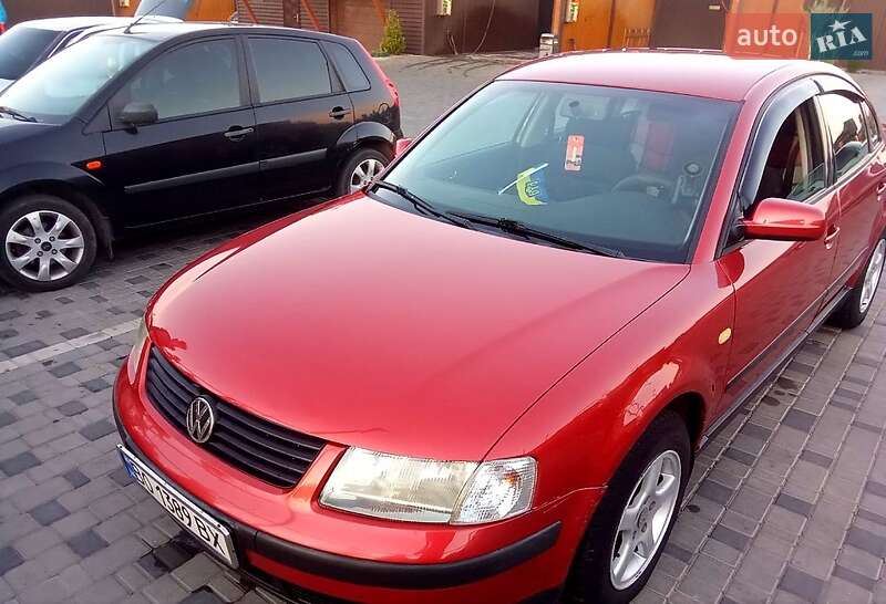 Седан Volkswagen Passat 1998 в Новоукраинке