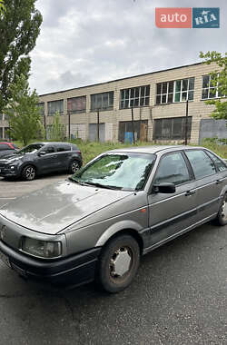 Седан Volkswagen Passat 1992 в Києві