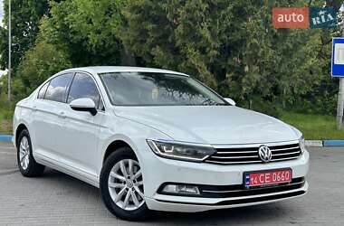 Седан Volkswagen Passat 2017 в Львове