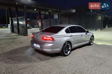Седан Volkswagen Passat 2015 в 