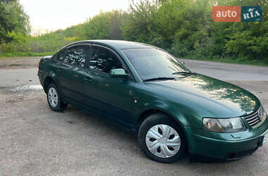 Седан Volkswagen Passat 1999 в 