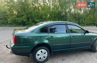 Седан Volkswagen Passat 1999 в 