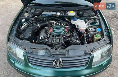 Седан Volkswagen Passat 1999 в 