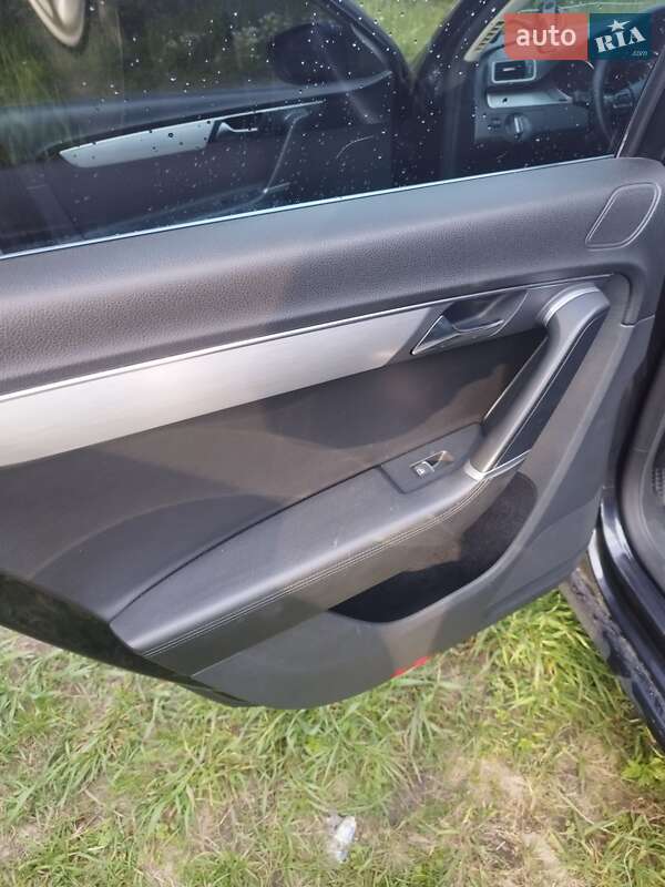 Седан Volkswagen Passat 2011 в Стрые