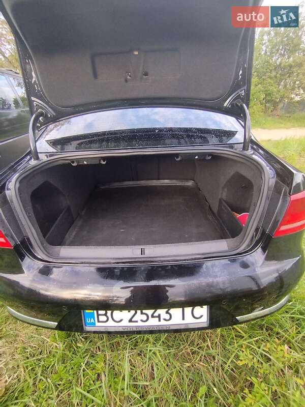 Седан Volkswagen Passat 2011 в Стрые