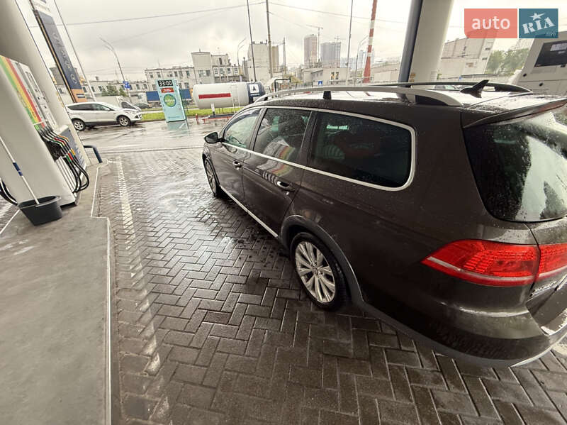 Универсал Volkswagen Passat 2013 в Киеве