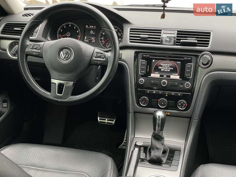 Седан Volkswagen Passat 2013 в Харькове
