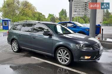 Універсал Volkswagen Passat 2011 в Миколаєві