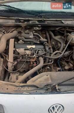 Универсал Volkswagen Passat 1993 в 