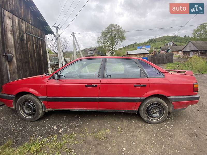 Седан Volkswagen Passat 1988 в Славском