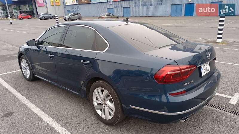 Седан Volkswagen Passat 2018 в Днепре
