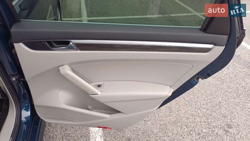 Седан Volkswagen Passat 2018 в Днепре