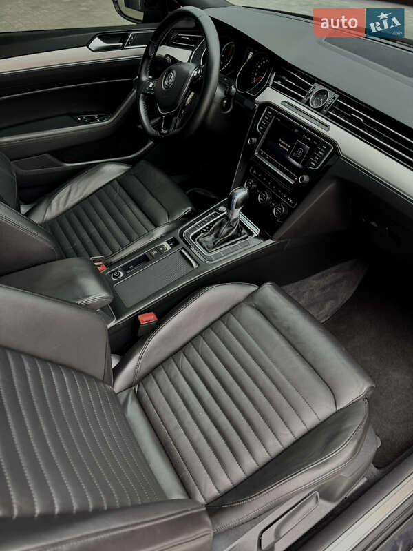 Універсал Volkswagen Passat 2015 в Дубні