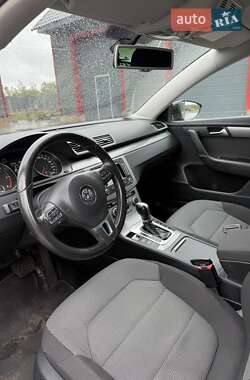 Універсал Volkswagen Passat 2012 в 
