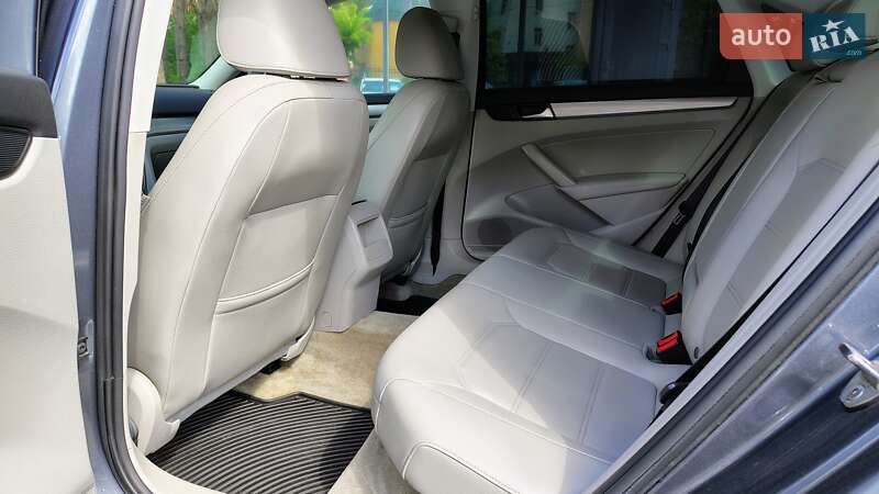 Седан Volkswagen Passat 2015 в Києві