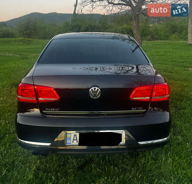 Седан Volkswagen Passat 2013 в Мукачевому
