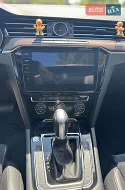 Седан Volkswagen Passat 2017 в 
