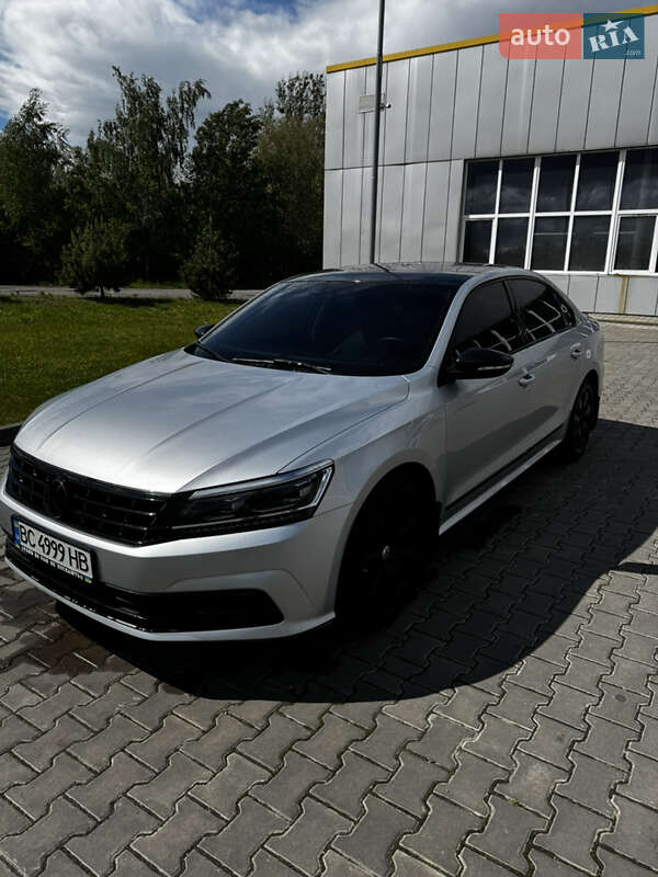 Седан Volkswagen Passat 2016 в Луцке