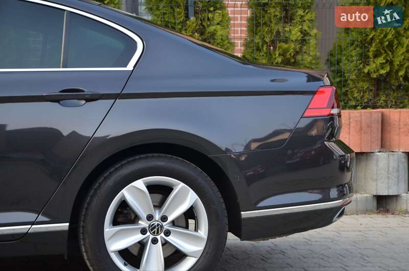 Седан Volkswagen Passat 2020 в Львові
