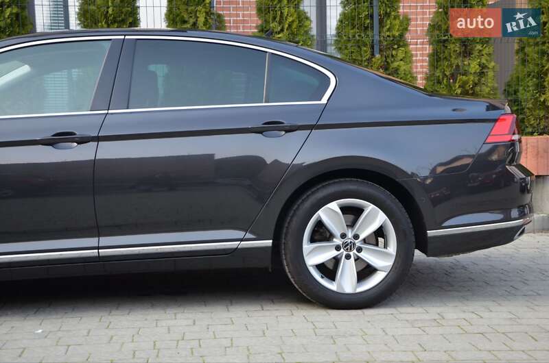 Седан Volkswagen Passat 2020 в Львові