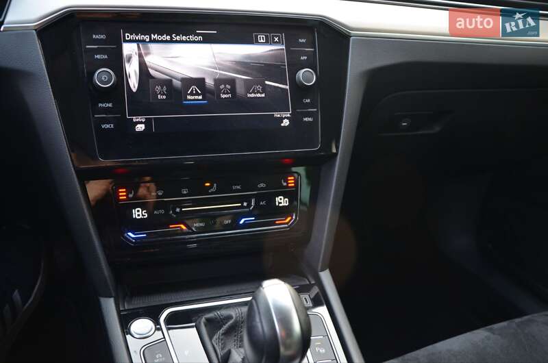 Седан Volkswagen Passat 2020 в Львові
