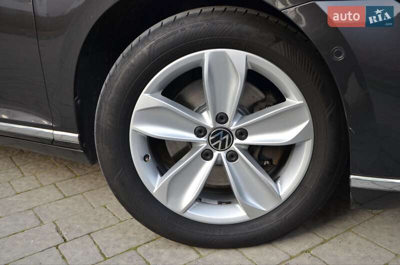 Седан Volkswagen Passat 2020 в Львові