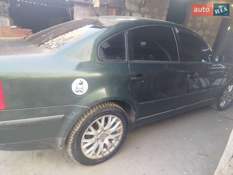 Седан Volkswagen Passat 1998 в Березовке