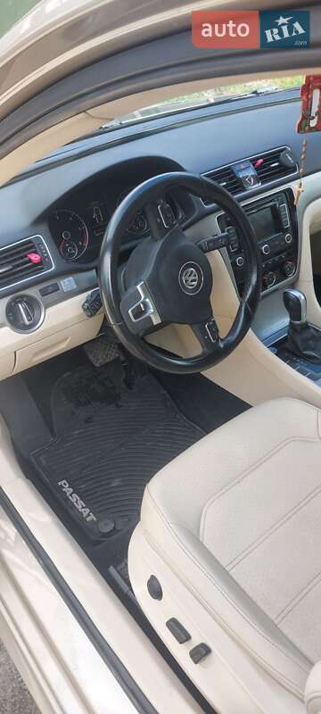 Седан Volkswagen Passat 2015 в Золочеве