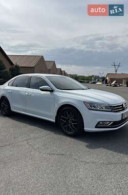 Седан Volkswagen Passat 2018 в Днепре