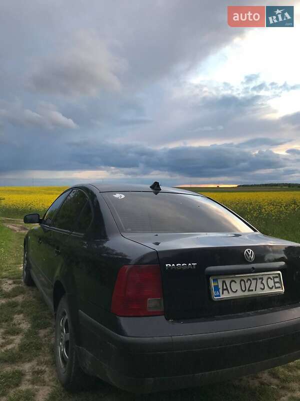 Седан Volkswagen Passat 1999 в Нововолынске