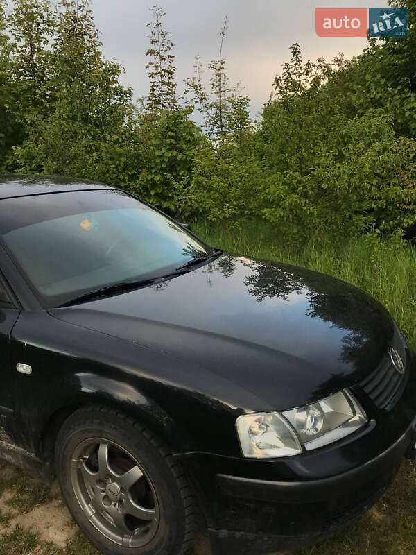 Седан Volkswagen Passat 1999 в Нововолынске