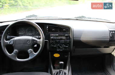 Універсал Volkswagen Passat 1993 в 