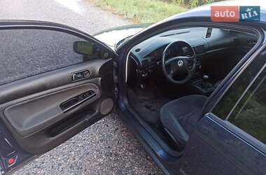 Седан Volkswagen Passat 1998 в 