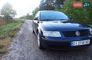 Седан Volkswagen Passat 1998 в Зміїві