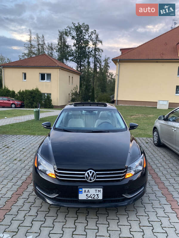 Седан Volkswagen Passat 2012 в Луцке