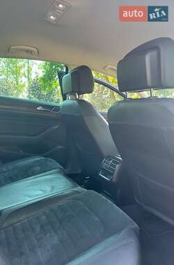 Седан Volkswagen Passat 2015 в 