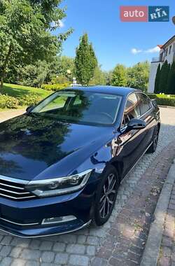 Седан Volkswagen Passat 2015 в 
