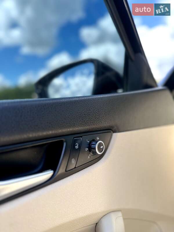 Седан Volkswagen Passat 2012 в Киеве