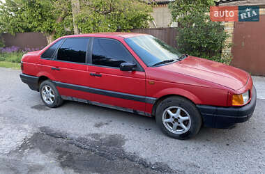 Седан Volkswagen Passat 1989 в Кривом Роге
