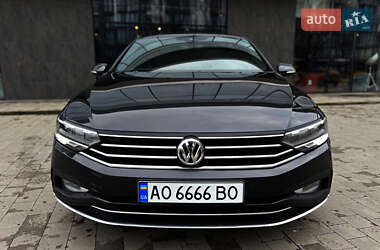 Седан Volkswagen Passat 2019 в Ужгороде