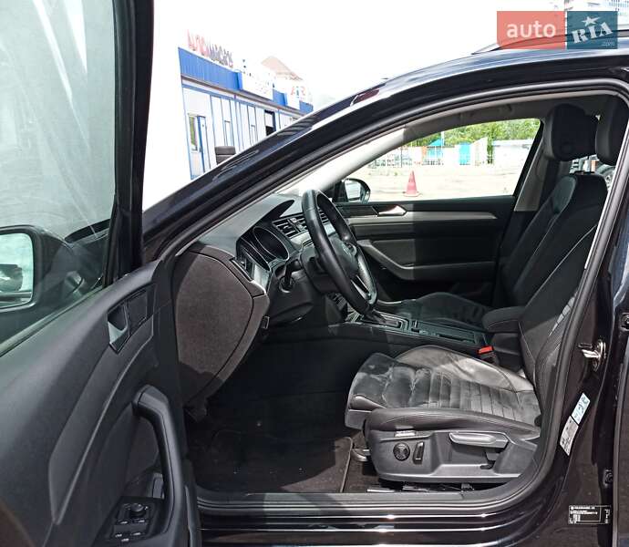 Универсал Volkswagen Passat 2021 в Киеве
